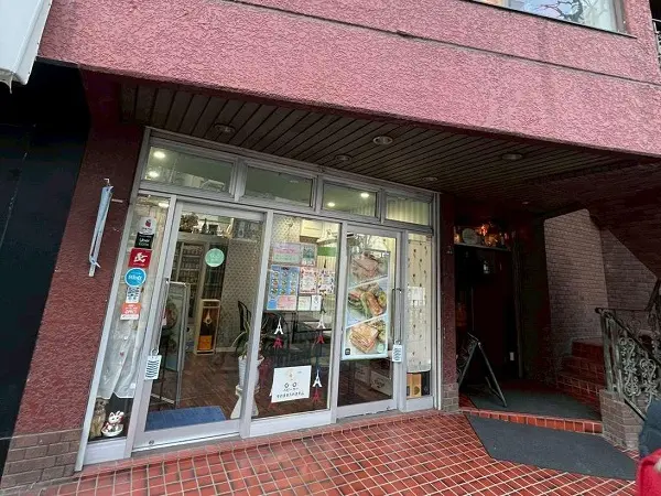 テイクアウトの居抜き物件のエントランス