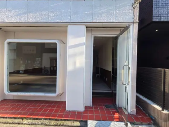 貸店舗(スケルトン)の外観