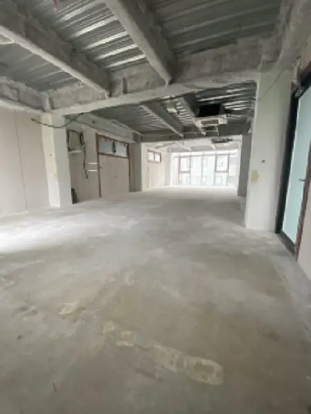 貸店舗(スケルトン)の内装