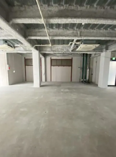 貸店舗(スケルトン)の内装