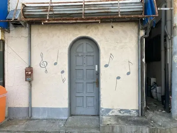 下総中山のスナック・パブ居抜きのエントランス