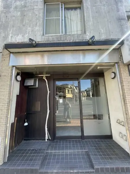 大山の事務所仕様物件のエントランス