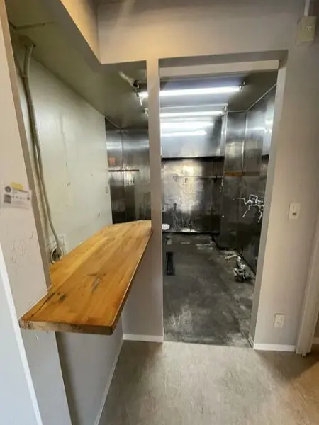大山の事務所仕様店舗物件の厨房