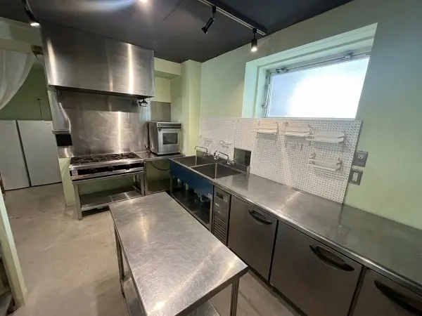 学芸大学の居抜き店舗の厨房