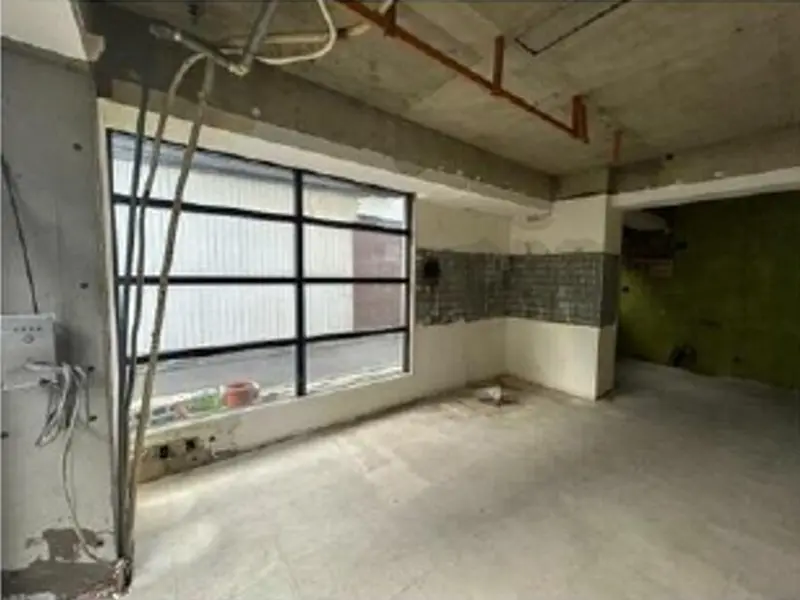 貸店舗(スケルトン)の内装