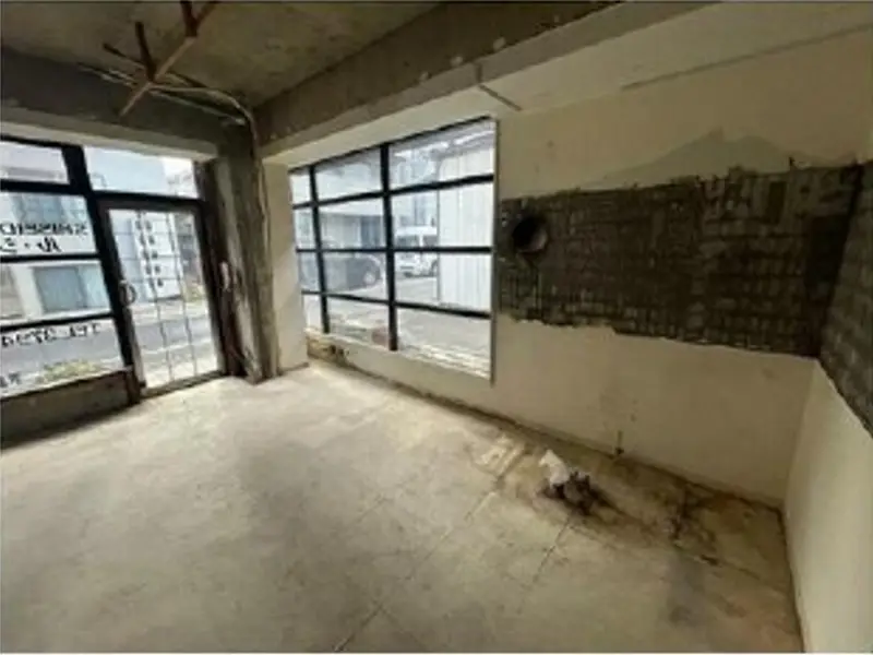 貸店舗(スケルトン)の内装