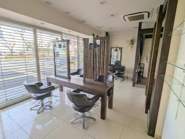 美容室・理容室の居抜き物件の内装