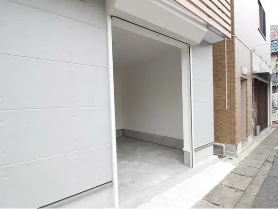 貸店舗(事務所仕様)の入口