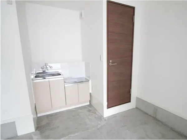 和田町の事務所仕様店舗物件の水道