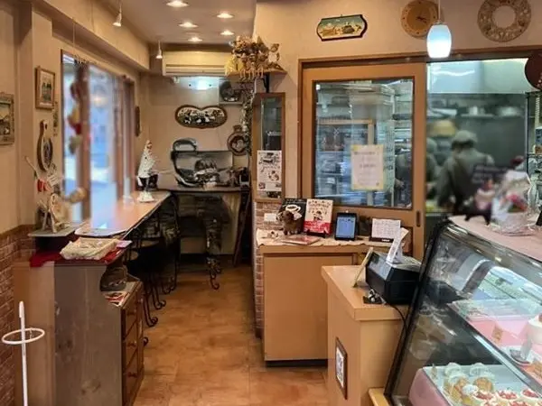 ケーキ屋の居抜き物件の内装