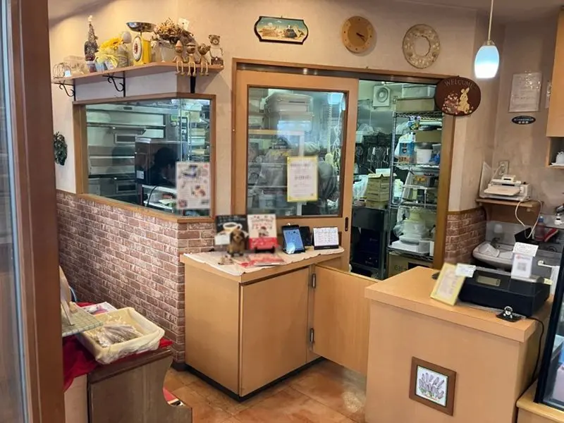ケーキ屋の居抜き物件の内装