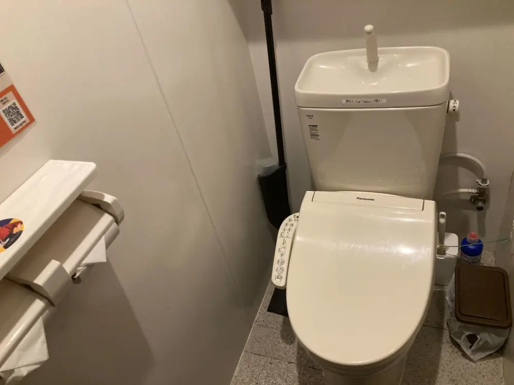 和食の居抜き物件のトイレ