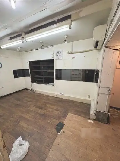 新宿の事務所仕様店舗物件の内装