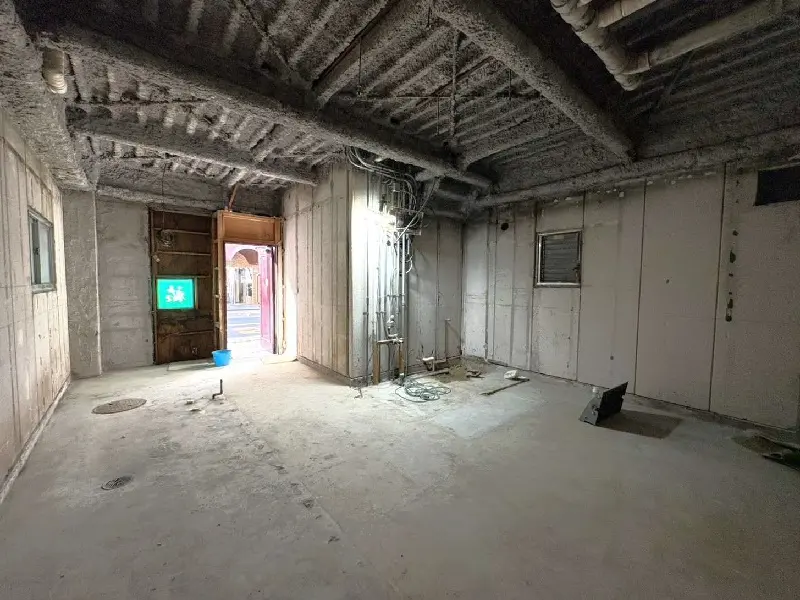 浅草のスケルトン物件の内装