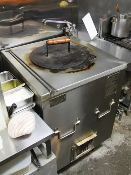 豊洲のインド・ネパール料理居抜きの厨房