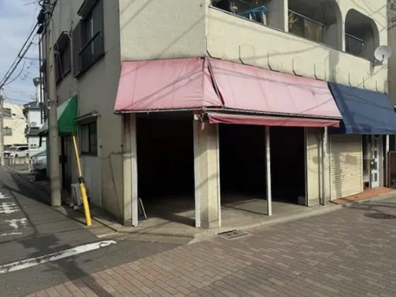 板橋本町のスケルトン店舗物件の外観