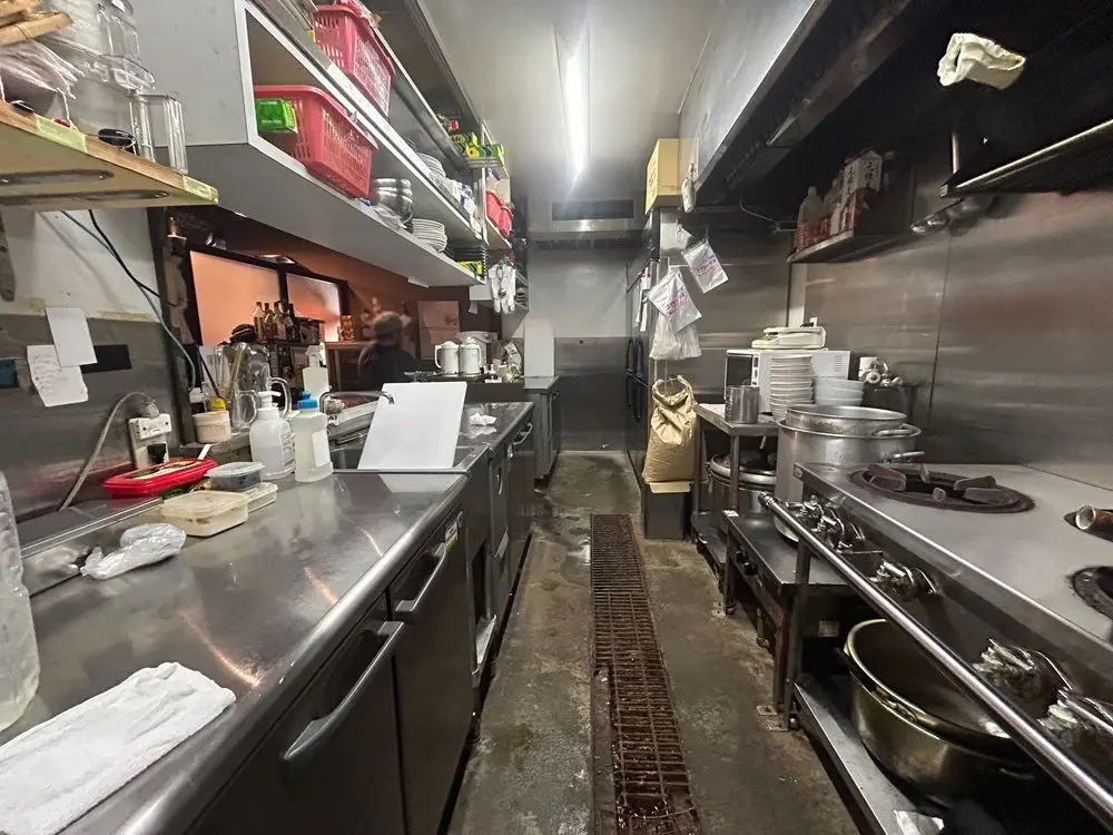 とうきょうスカイツリーの焼肉屋居抜きの厨房