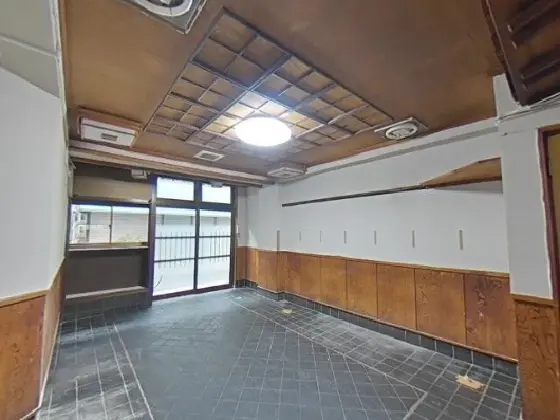 曳舟のスケルトン店舗物件の内装