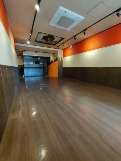 大和のダイニングバー居抜きの内装