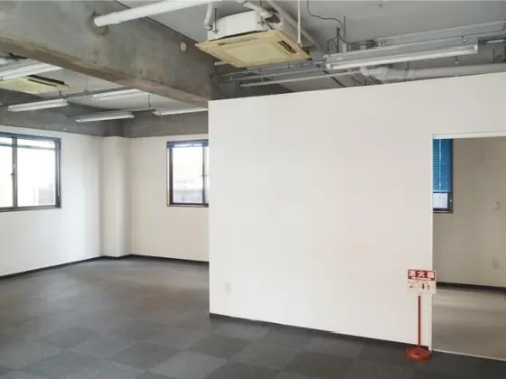 貸店舗(事務所仕様)の内装