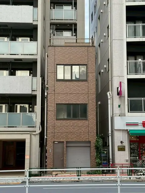 牛込柳町の事務所仕様店舗物件の外観