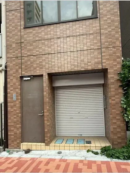 貸店舗(事務所仕様)の入口