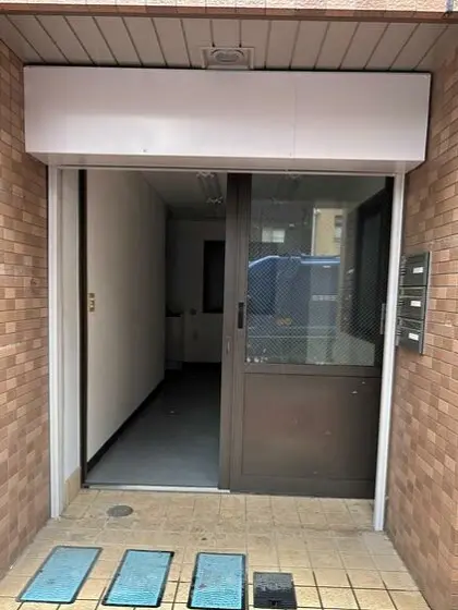 貸店舗(事務所仕様)の入口