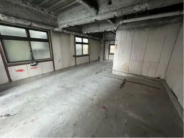 西川口のスケルトン店舗物件の内装