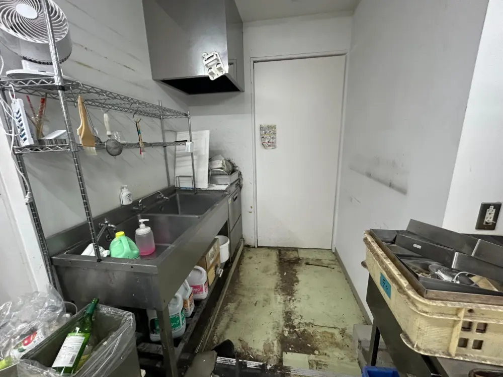 ケーキ屋の居抜き物件の厨房