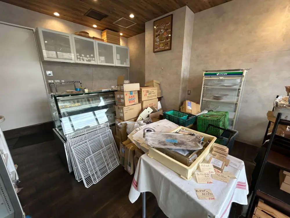 ケーキ屋の居抜き物件の内装