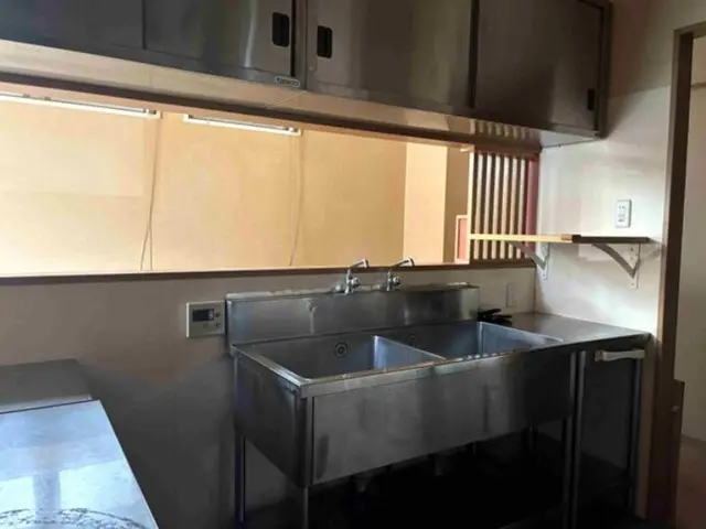 居酒屋の居抜き物件の厨房