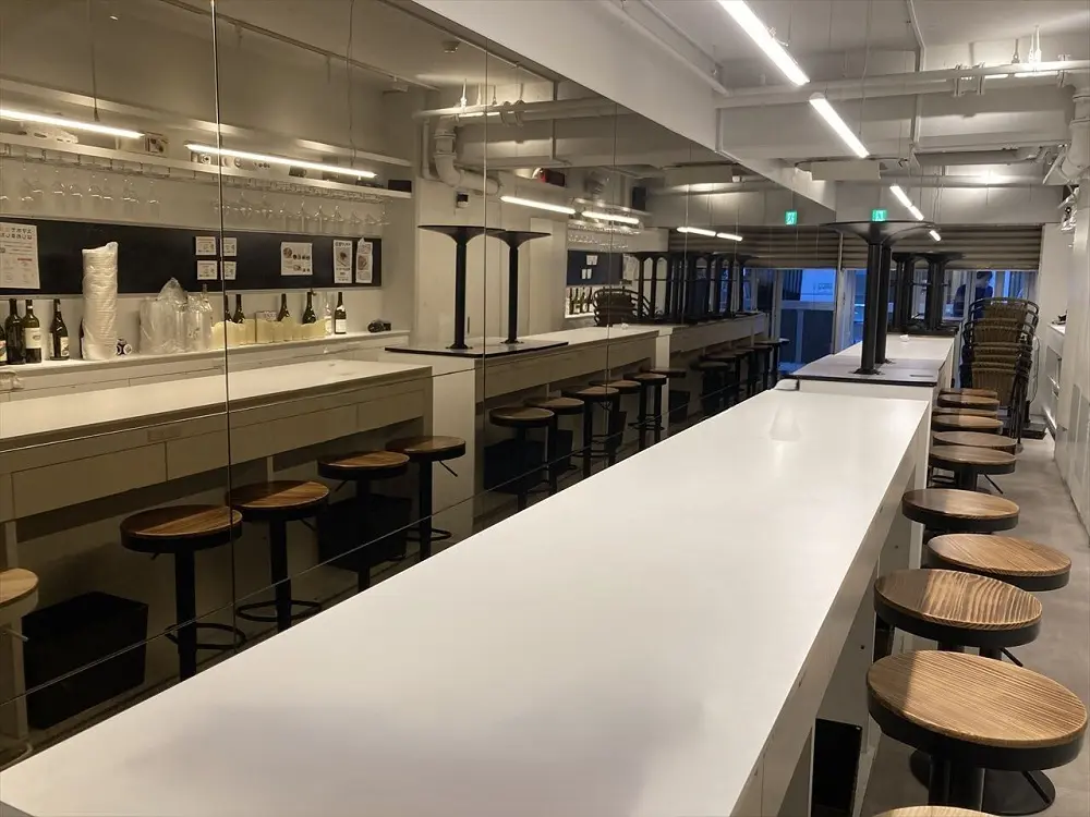 麻布十番のバル居抜きの内装