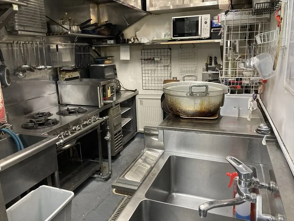 麻布十番の居抜き店舗の厨房