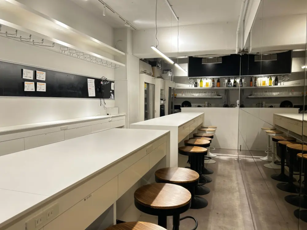 麻布十番のバル居抜きの内装