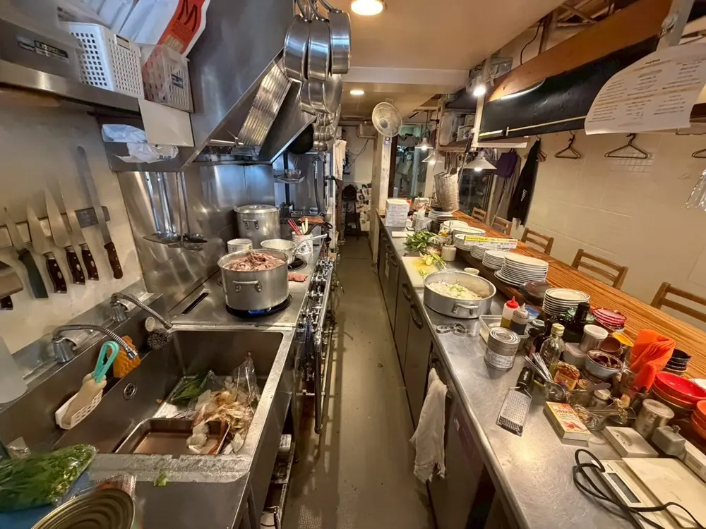 高輪台の居抜き店舗の厨房