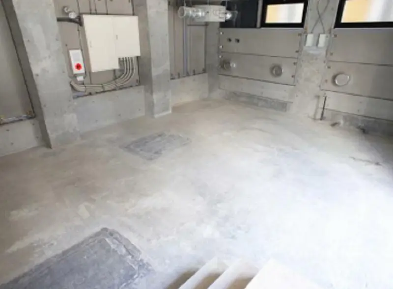 池尻大橋のスケルトン店舗物件の内装