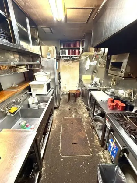 信濃町のうどん・そば居抜きの厨房