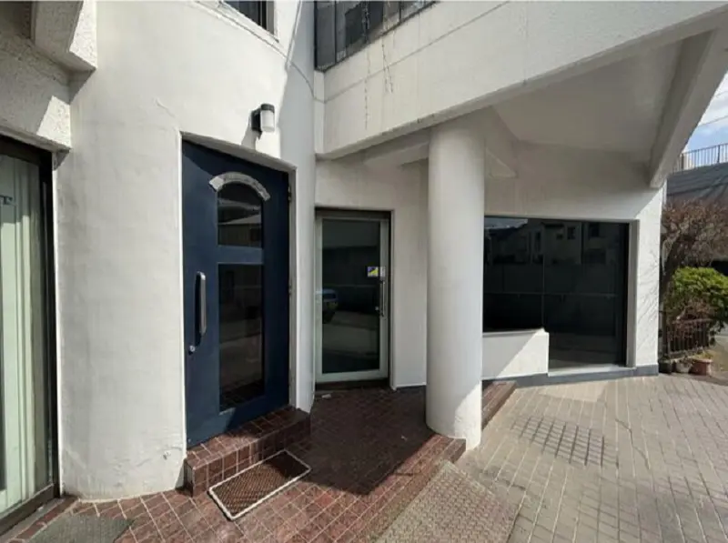 地下鉄赤塚の事務所仕様物件のエントランス