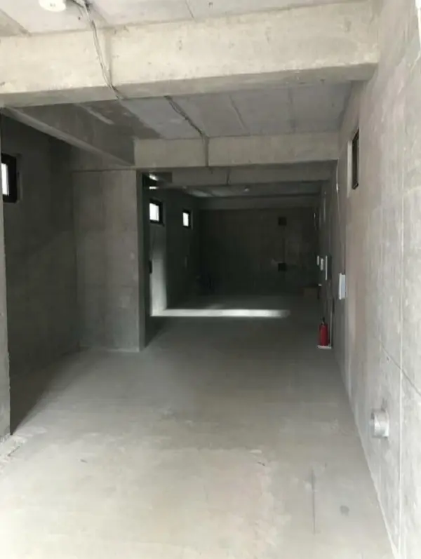 平間のスケルトン物件の内装