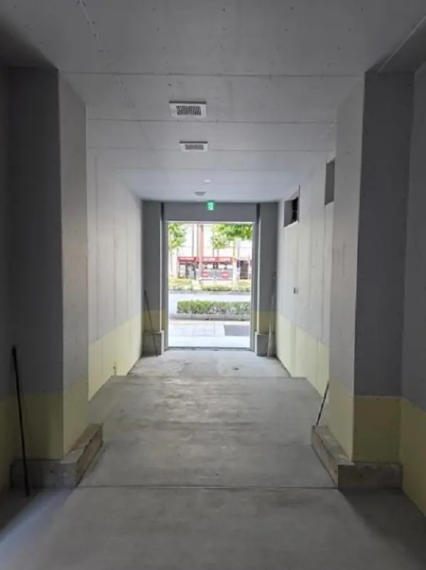 神保町のスケルトン店舗物件の内装