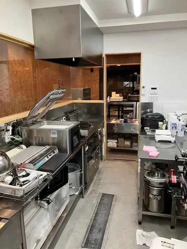 大師前の居抜き店舗の厨房