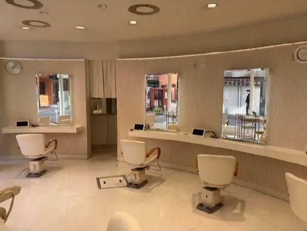 美容室・理容室の居抜き物件の内装