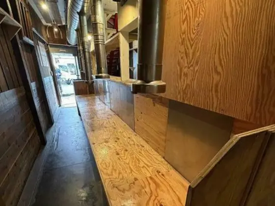 小田原の焼肉屋居抜きの内装