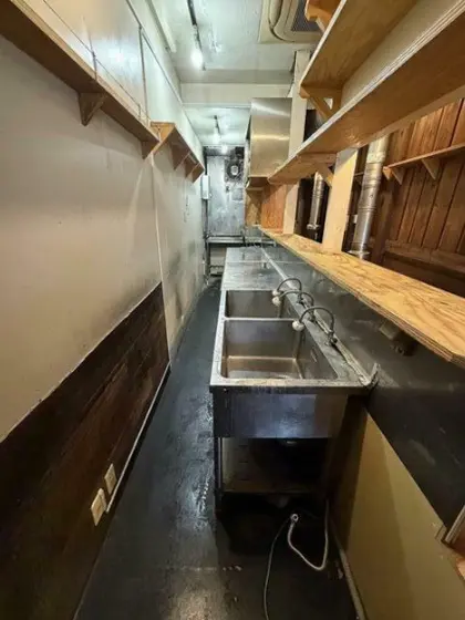 小田原の居抜き店舗の厨房