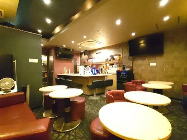 六本木のスナック・パブ居抜きの内装