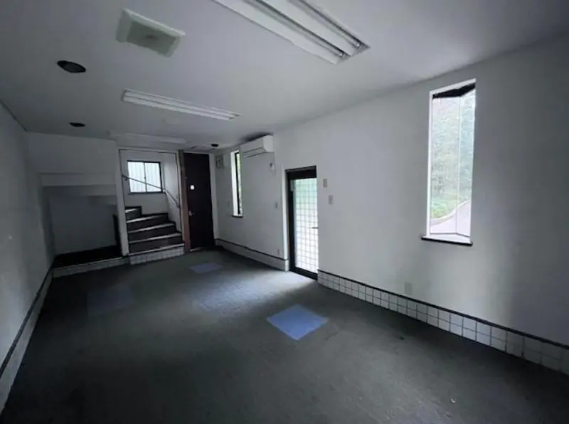 三鷹の事務所仕様店舗物件の内装