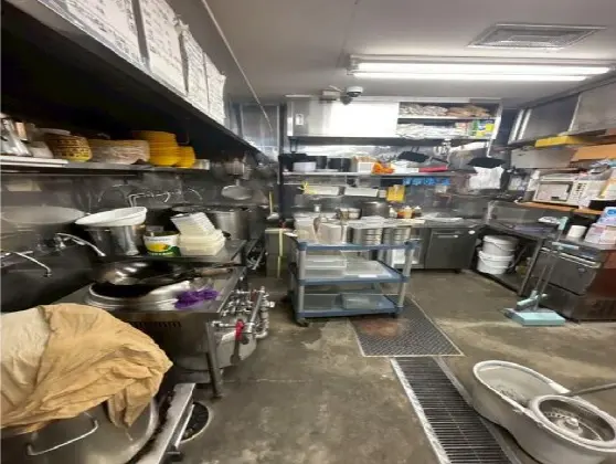 秋葉原のラーメン居抜きの内装