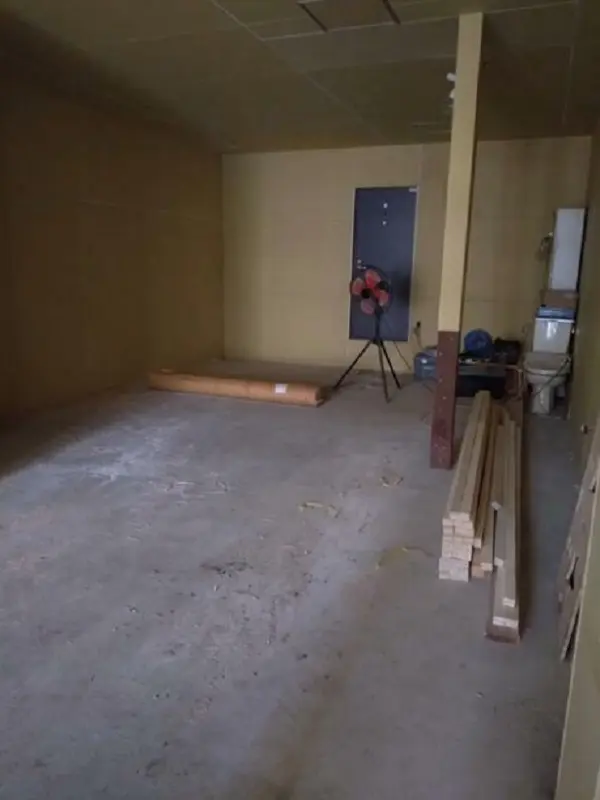 貸店舗(スケルトン)の内装