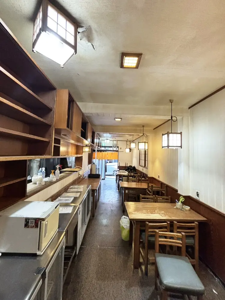 新橋の居酒屋居抜きの内装