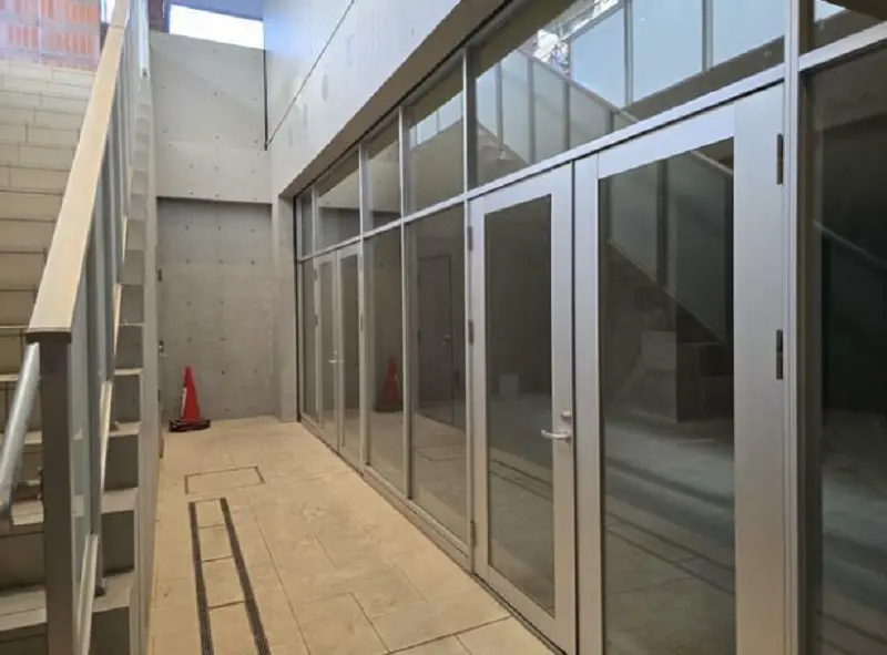 貸店舗(スケルトン)の外観